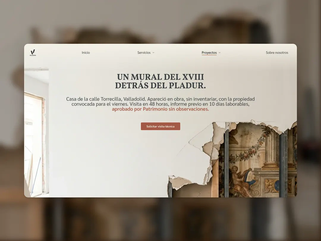 Ficha del proyecto mural en la web de Veladura: “Un mural del XVIII detrás del pladur”, con la fotografía de la pared abierta ocupando casi toda la pantalla.
